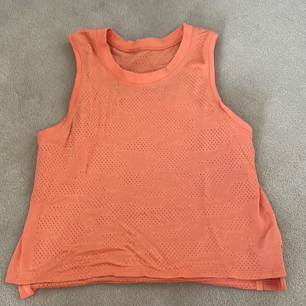 Lululemon train to be tank top